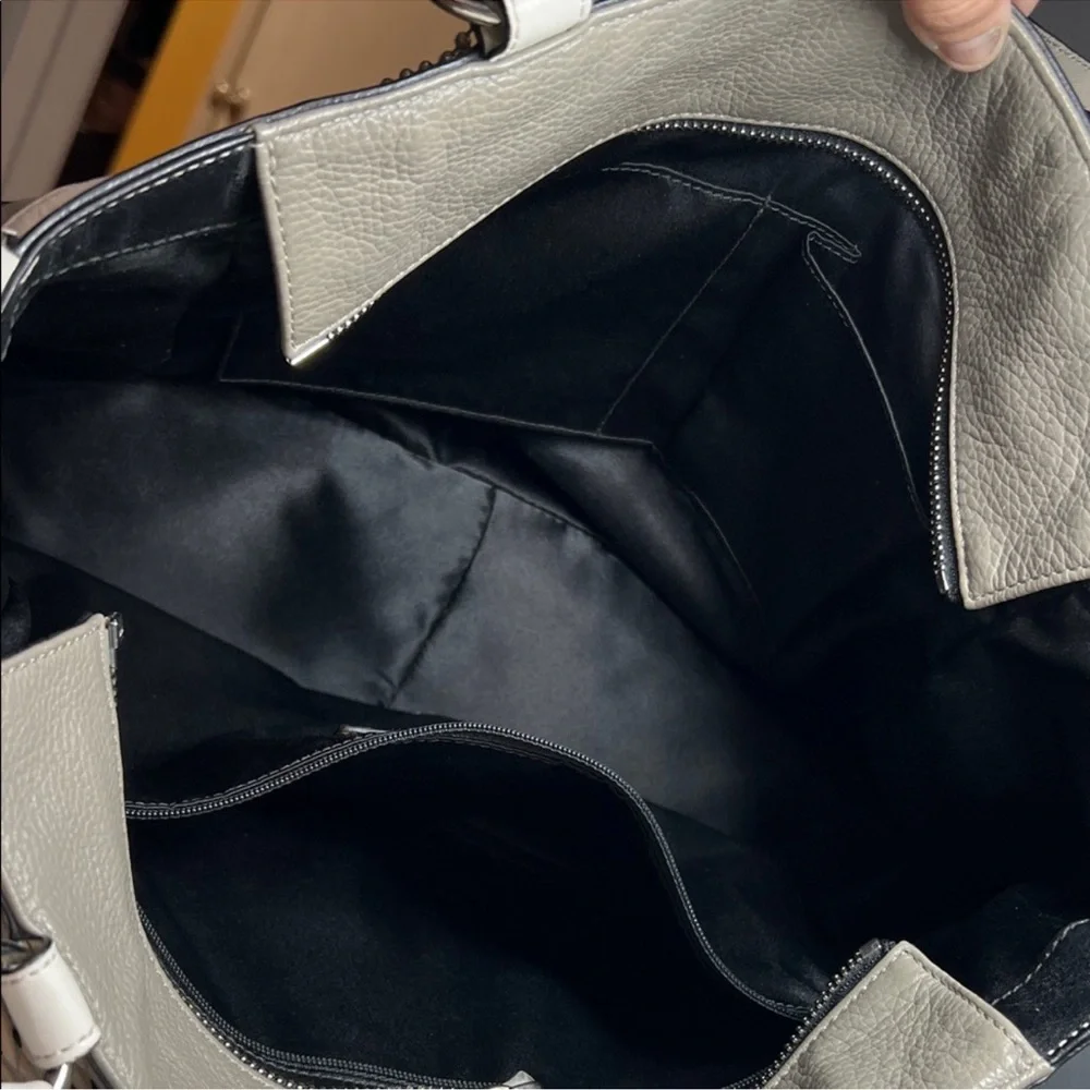 Coach Laura Spectator Tote, EUC - Picture 8 of 14